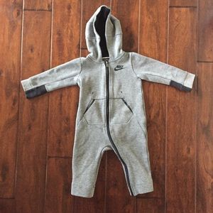 Nike Unisex Onsie 18 months